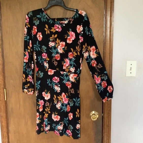 Relisted Loft dress floral print with cut out in back party event casual 6P - Picture 10 of 13